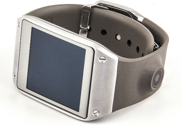 Передняя сторона умных часов Samsung Galaxy Gear Передняя сторона умных часов Samsung Galaxy Gear