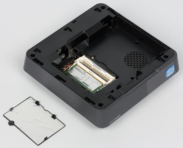 Отсек для модулей памяти в Asus VivoPC VM60