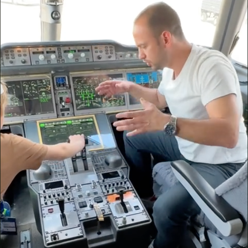 SJ-100 cockpit