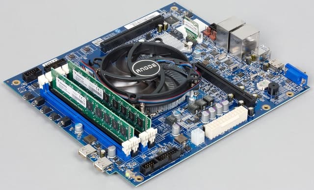 Конструкция сетевого накопителя Thecus N7770-10G Конструкция сетевого накопителя Thecus N7770-10G