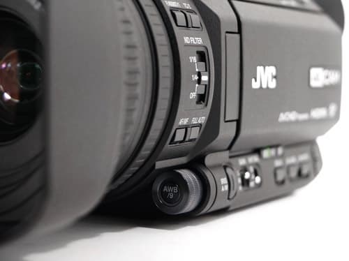 Видеокамера JVC GY-HM200