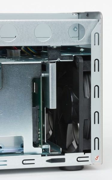 Конструкция QNAP TVS-863+