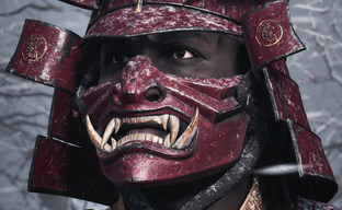 Создатель Bayonetta раскритиковал крикливое меньшинство, ругавшее Assassin's Creed Shadows