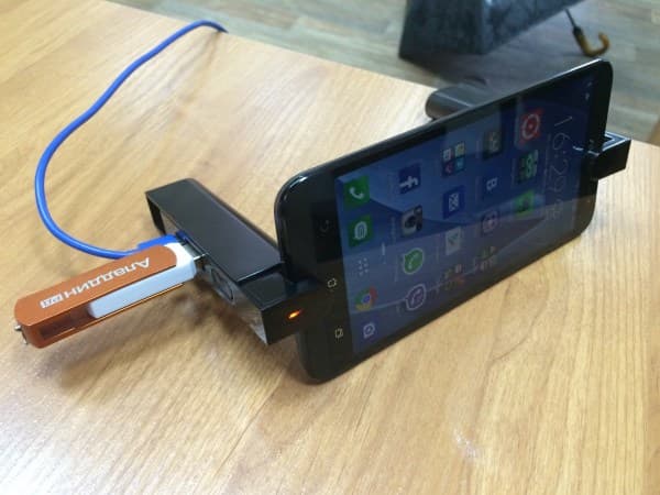 Дизайн смартфона Asus Zenfone 2 ZE551ML