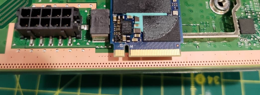 Игроки смогут легко заменить диск Xbox Series X. Это обычный твердотельный накопитель M2