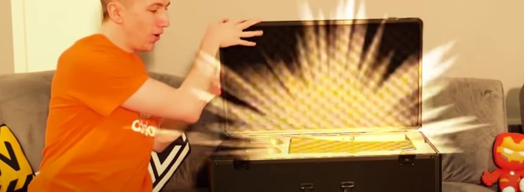 Видеоблогер купил и показал PlayStation 5, покрытую золотом