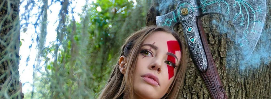 Этот косплей на женскую версию Кратоса из God of War впечатлил даже создателя игры