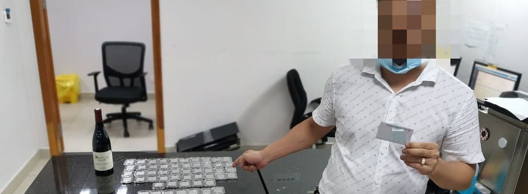 В Китае задержали контрабандиста, который был обмотан процессорами