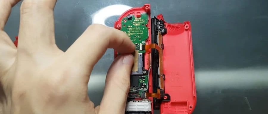 Дрейфующий аналог Joy-Con’а для Nintendo Switch «ремонтируется» куском картона