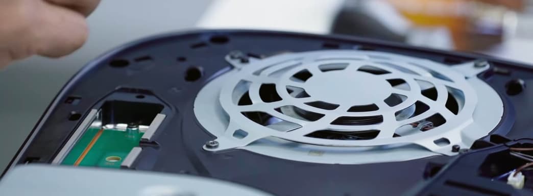 Простоту установки модулей дополнительной памяти сравнили на PS5 и Xbox Series X