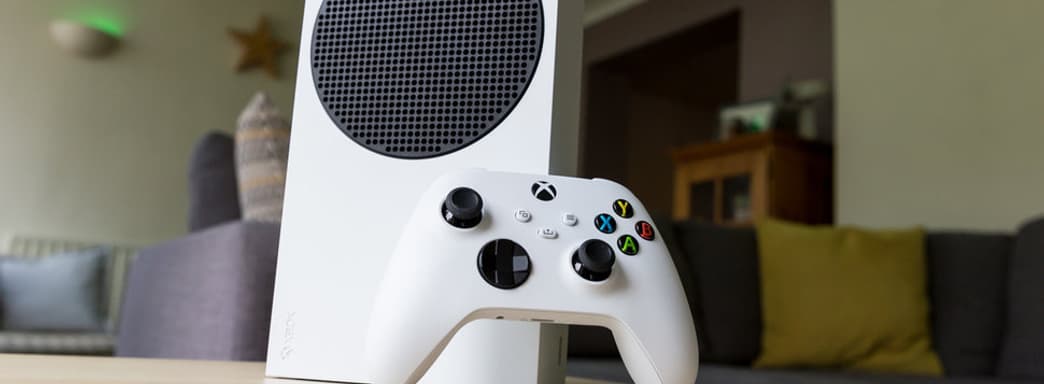 По слухам, Microsoft до конца 2022 года выпустит обновленную Xbox Series S. Она станет производительней на 50%