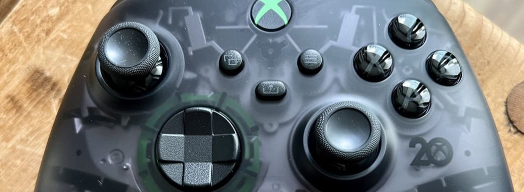 На юбилейном контроллере Xbox есть автограф Фила Спенсера