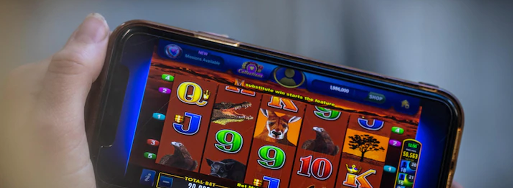 Женщина украла 680 тысяч долларов, чтобы потратить на мобильное казино, которое не выплачивает реальные деньги