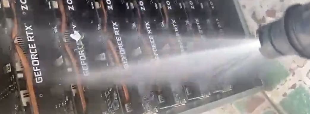 Смотрим, как майнеры поливают видеокарты водой из шланга, готовя их к продаже