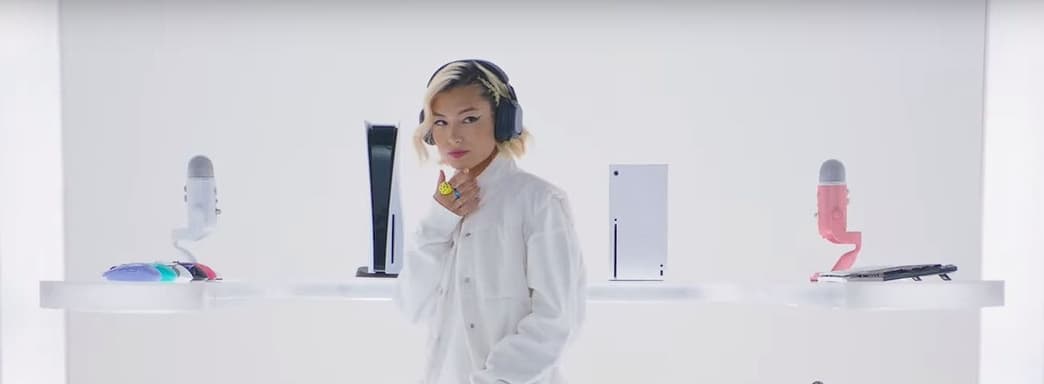 Xbox Series X появится в белом цвете? Logitech показала консоль в рекламном ролике