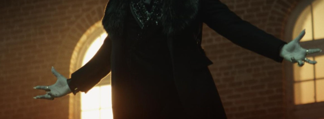 В Steam вышла игра по фильму с Николасом Кейджем в роли Дракулы. Ренфилд превратили в клон Vampire Survivors