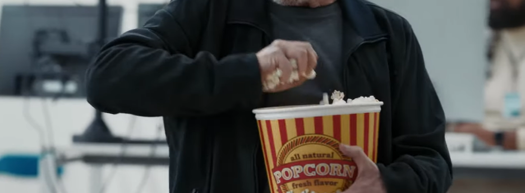 Марк Хэмилл швыряет попкорн и обучает премудростям джедая в рекламе Star Wars Jedi Survivor