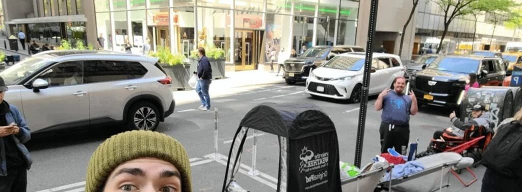 Фанаты Nintendo уже начали выстраиваться в бесполезную очередь перед магазином Nintendo за Tears of the Kingdom