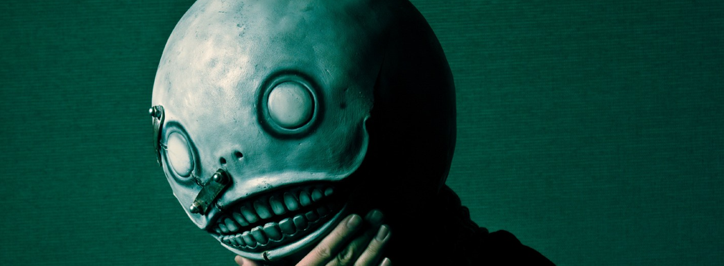 Создатель NieR Automata напился и потерял маску Эмиля. Нашлась не менее привлекательная замена