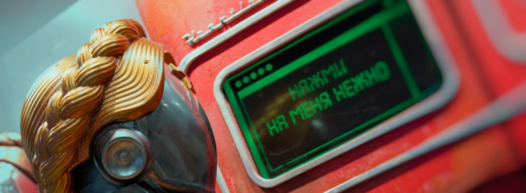 Косплей близняшки из Atomic Heart: нежное взаимодействие с Элеонорой