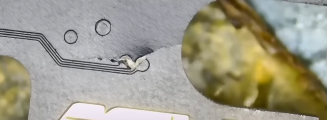 Огромные RTX 4090 настолько тяжёлые, что собственный вес может ломать их процессе эксплуатации