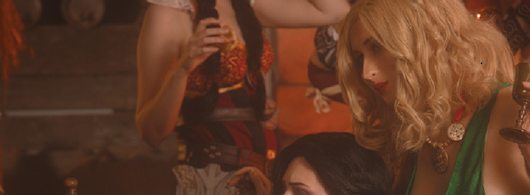 CDPR показала групповой косплей 11 белых чародеек из The Witcher. Темнокожих нет, зато есть хмурый Геральт