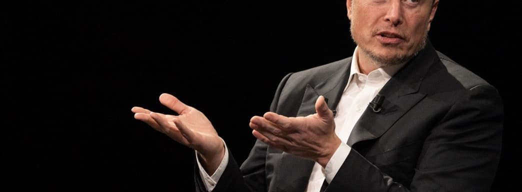 Илон Маск раскритиковал менеджера Xbox, которая призывала «не белых мужчин геймеров» вскидывать руки