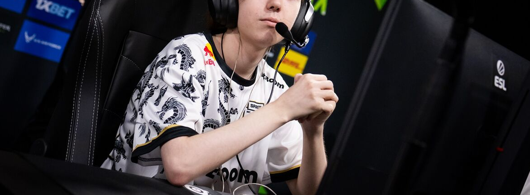 17-летнего россиянина признали лучшим игроком года в Counter-Strike 2, он стал самым молодым топ-1 HLTV.  Второе место тоже занял киберспортсмен из РФ