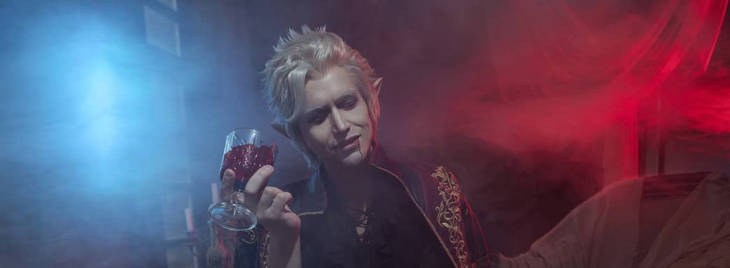 Обольстительный кровосос: косплеер предстал в образе Астариона из Baldur’s Gate 3