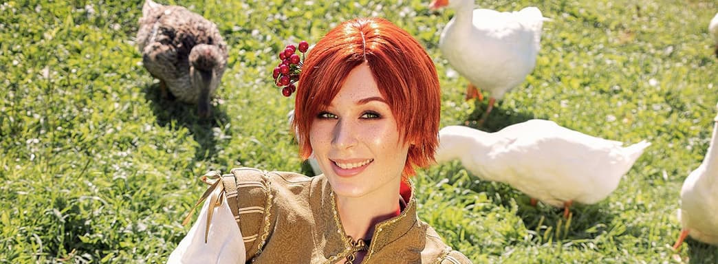Рыжеволосая врачевательница: модель показала косплей Шани из игры «Ведьмак 3: Дикая Охота»