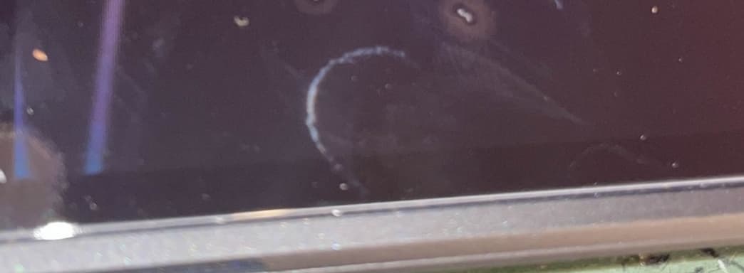 Первые владельцы Switch 2 в ярости из-за дыр в экране, которые проделал магазин