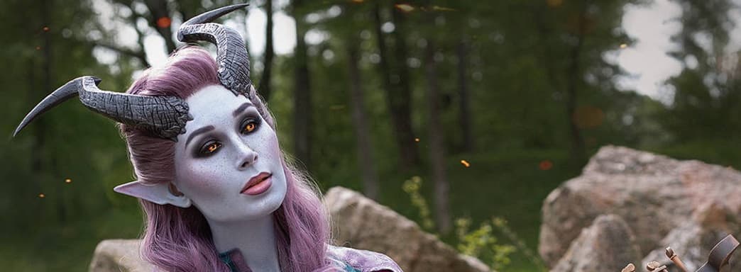 Рогатый бард: фанатка показала косплей Альфиры из ролевой игры Baldur’s Gate 3