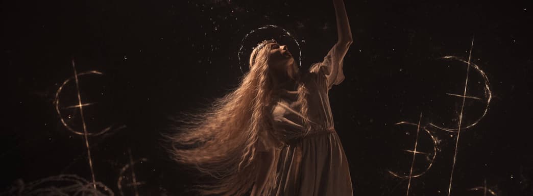 Возрождение бога: модель показала косплей Микелла Неомрачённого из Elden Ring: Shadow of the Erdtree