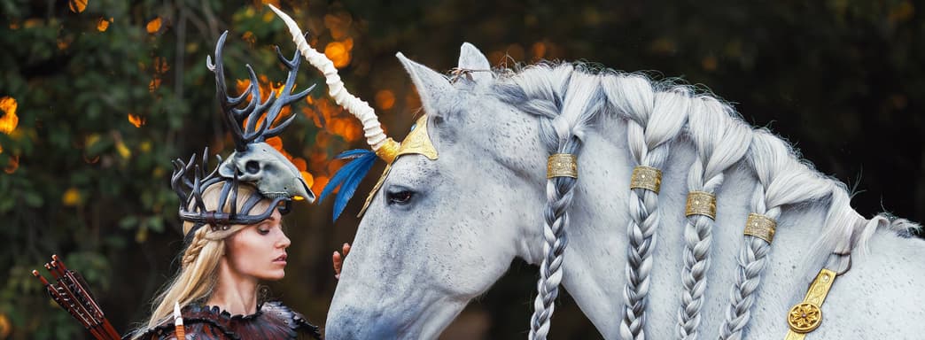 Астрологи объявили неделю единорогов: фанатка показала косплей эльфийки из Heroes of Might and Magic 5