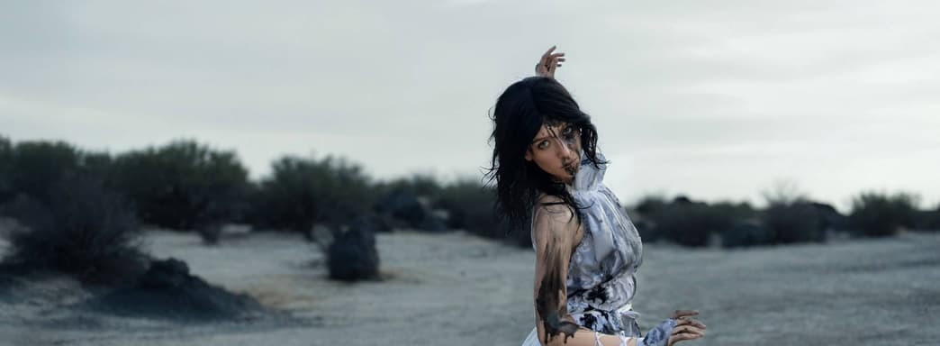 Смоляная девушка: косплеерша воплотила образ Туморроу из Death Stranding 2: On the Beach