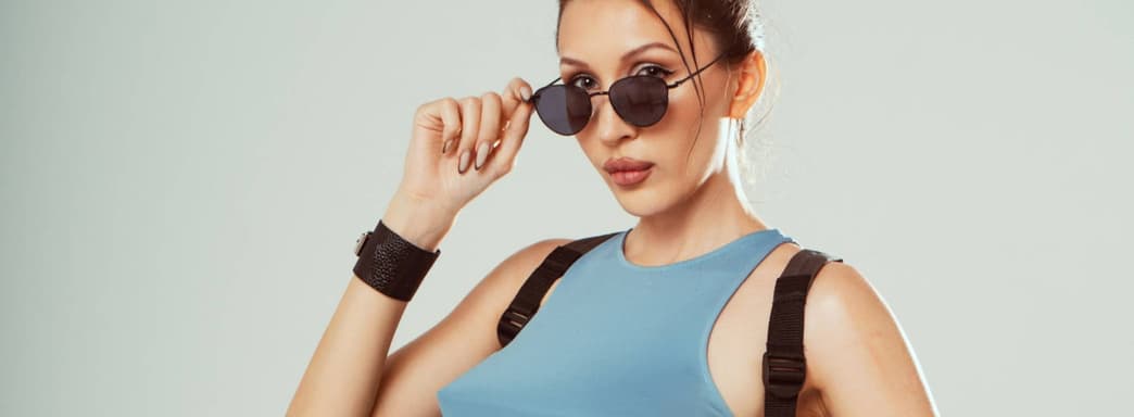 Все по канону: косплеерша превратилась в классическую Лару Крофт из игры Tomb Raider