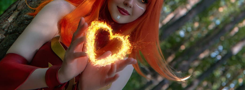 Одарённая драконьим поцелуем: фанатка показала косплей Лины из Dota 2