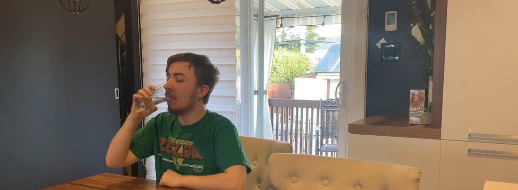 В Steam появится «самый странный эксперимент». Разработчик пьёт воду за каждую проданную игру