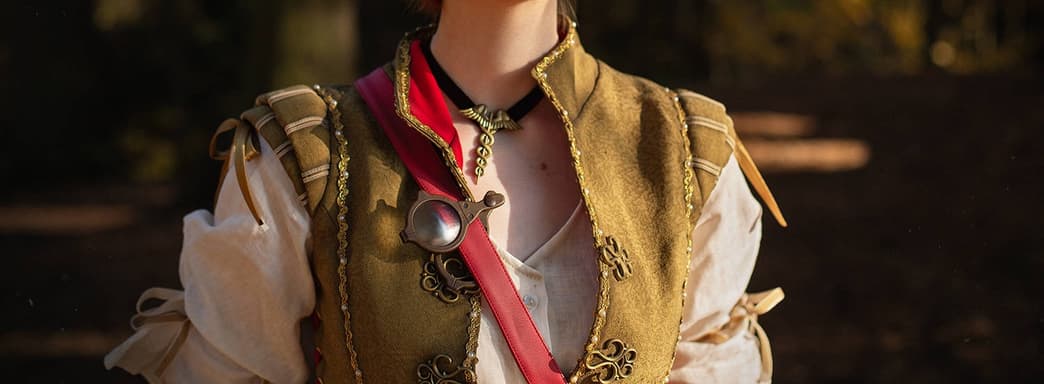 Прогулка в осеннем лесу: косплеер превратилась в Шани из игры «Ведьмак 3: Дикая Охота»