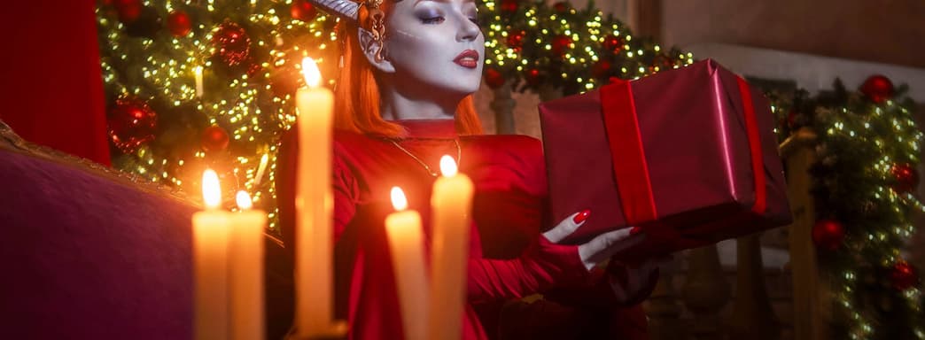 Модель показала праздничный косплей Мизоры из Baldur’s Gate 3 — новогодний подарок за душу