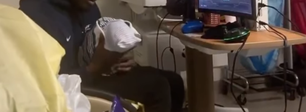 «Отец года»: геймер уселся играть в Xbox в больнице, пока его жена рожала