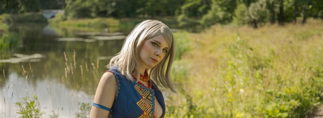 Косплеер предстала в образе чародейки Кейры Мец из игры «Ведьмак 3: Дикая Охота»