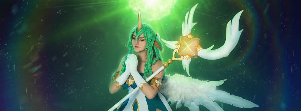 Косплеер предстала в образе Звёздной защитницы Сораки из League of Legends