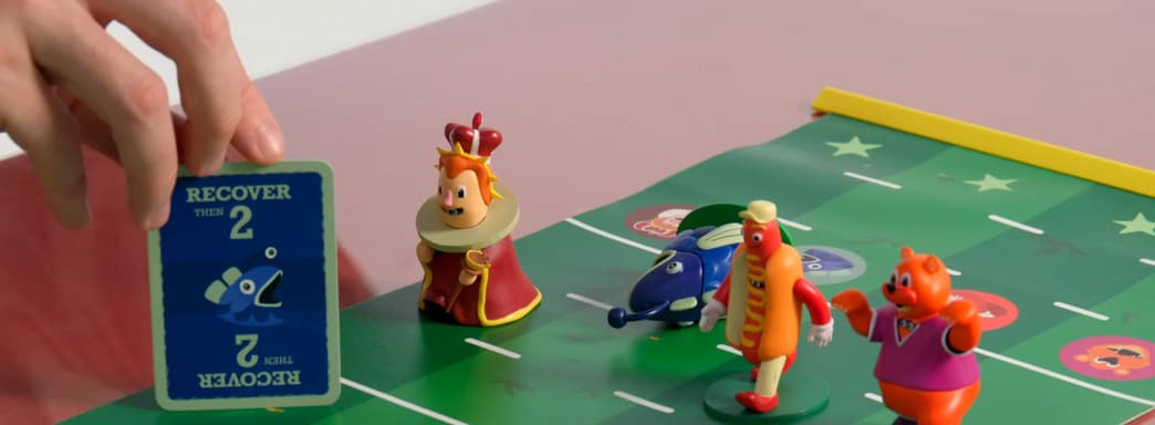 Предзаказ на настолку «Вперёд, маскот» откроется в России 16 февраля — абсурдные забеги на ставки