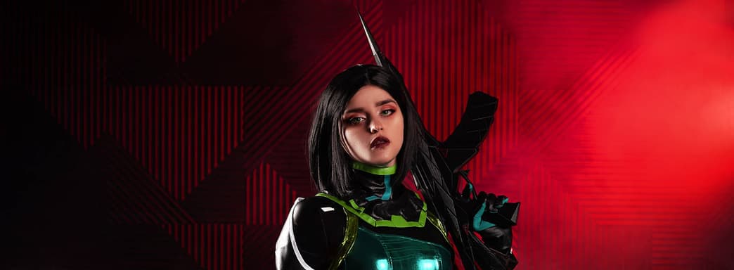 Косплеер превратилась в агента Viper из Valorant: «Нельзя задержать дыхание навсегда!»