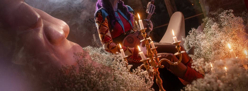 Bardo del Bosque Esmeralda: cosplayer encarna a Alfira de Baldur's Gate 3