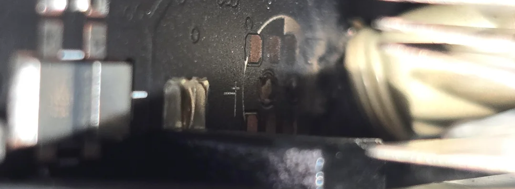 Не только горят: видеокарта RTX 5090 впервые взорвалась — компоненты погнулись ударной волной