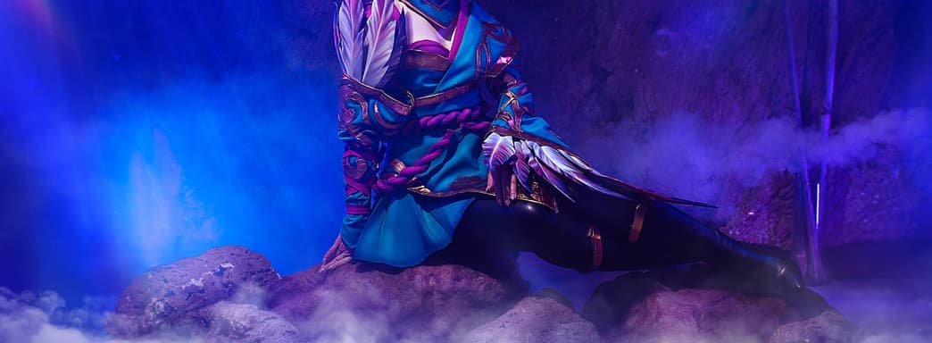 Cazadora de conocimiento: cosplayer encarna a Templar Assassin del juego Dota 2