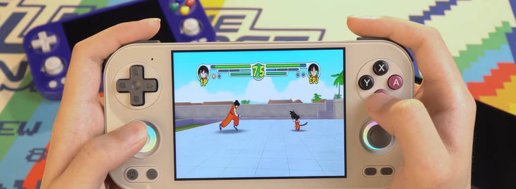 Anbernic раскрыла детали экрана портативной консоли RG 476H и показала её в деле