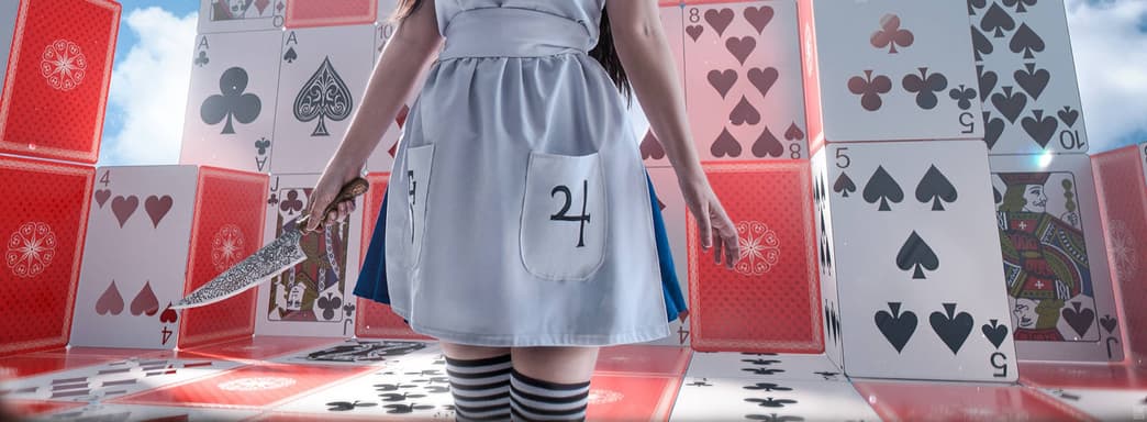 "Estamos todos locos aquí": cosplayer encarna la imagen de Alicia del juego Alice: Madness Returns